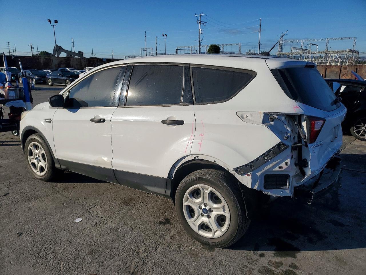 2019 FORD ESCAPE S photo 2