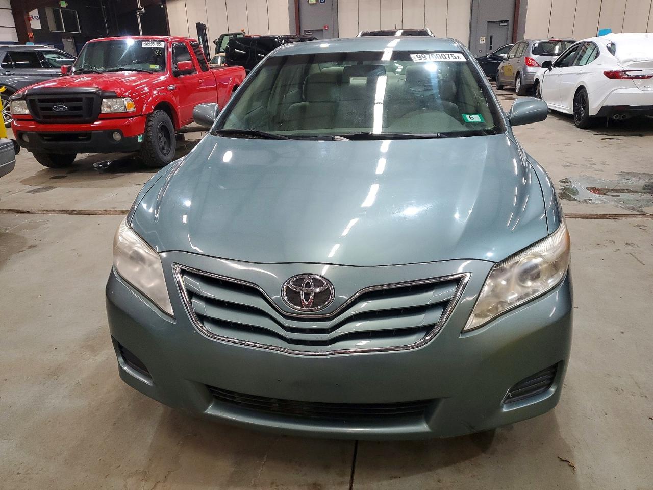 2011 TOYOTA CAMRY BASE photo 5