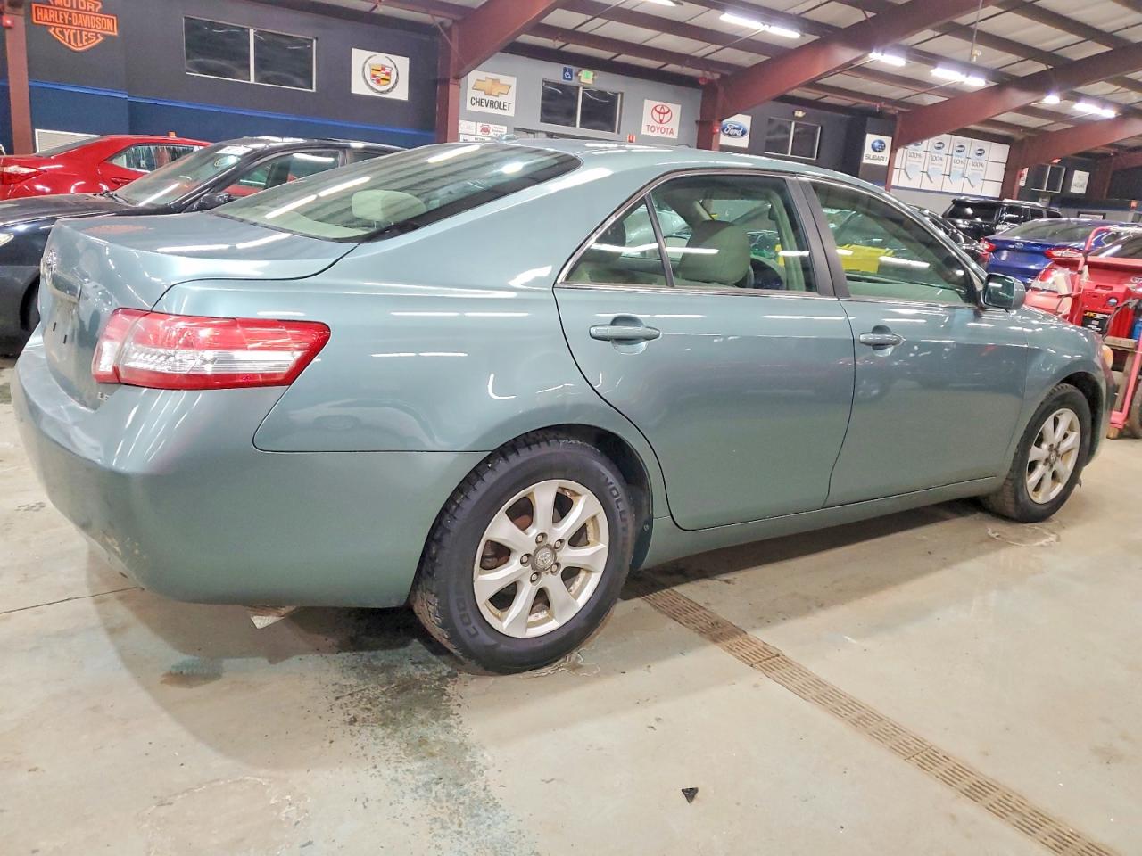 2011 TOYOTA CAMRY BASE photo 3