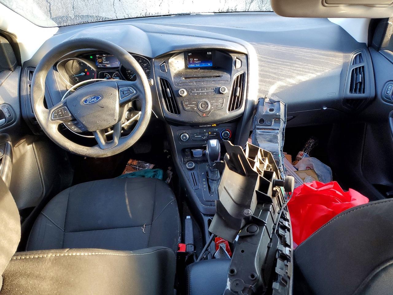 2015 FORD FOCUS SE photo 8