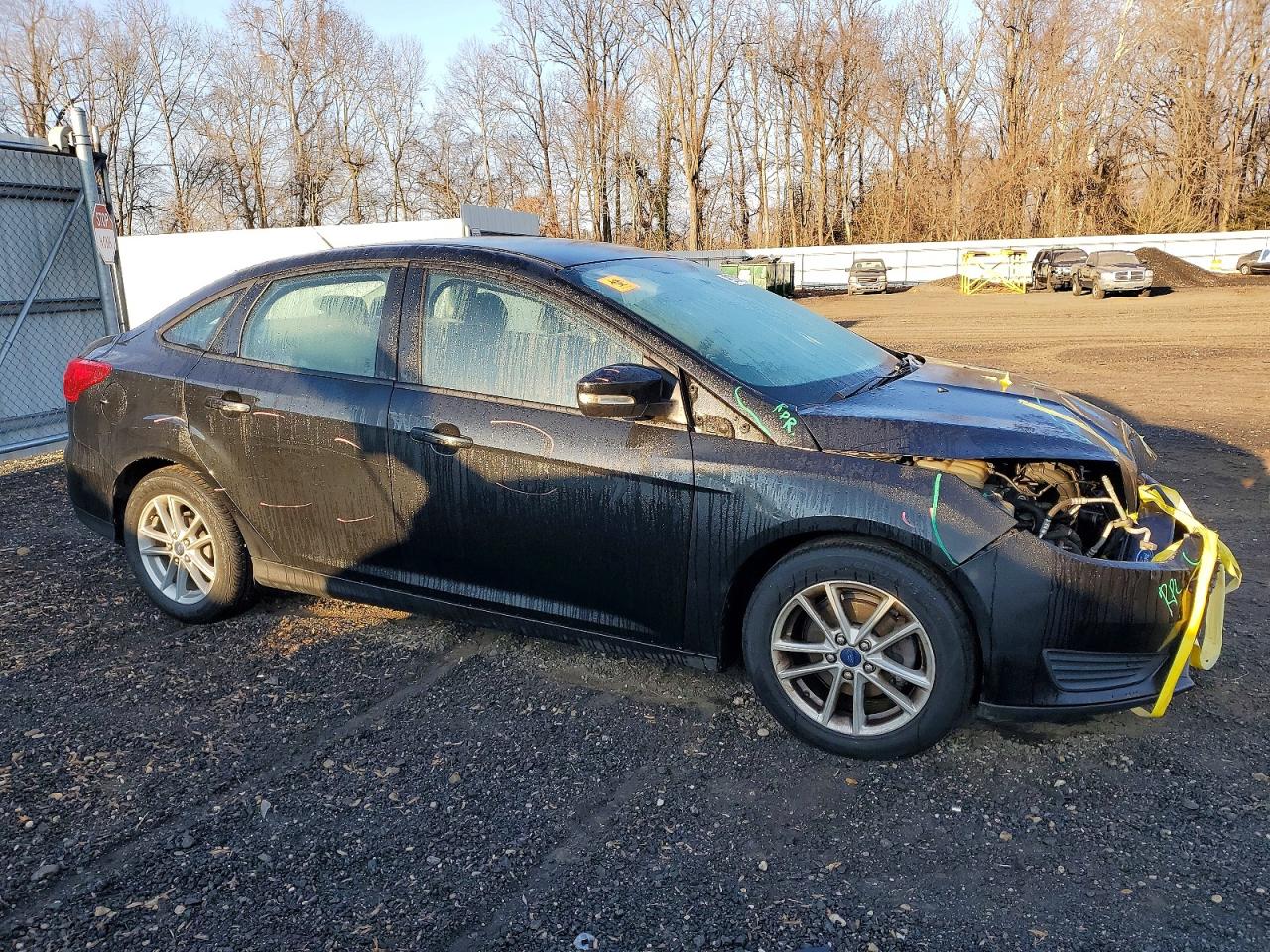 2015 FORD FOCUS SE photo 4