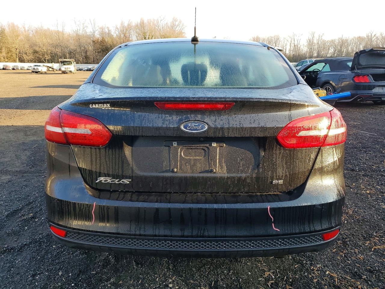 2015 FORD FOCUS SE photo 6