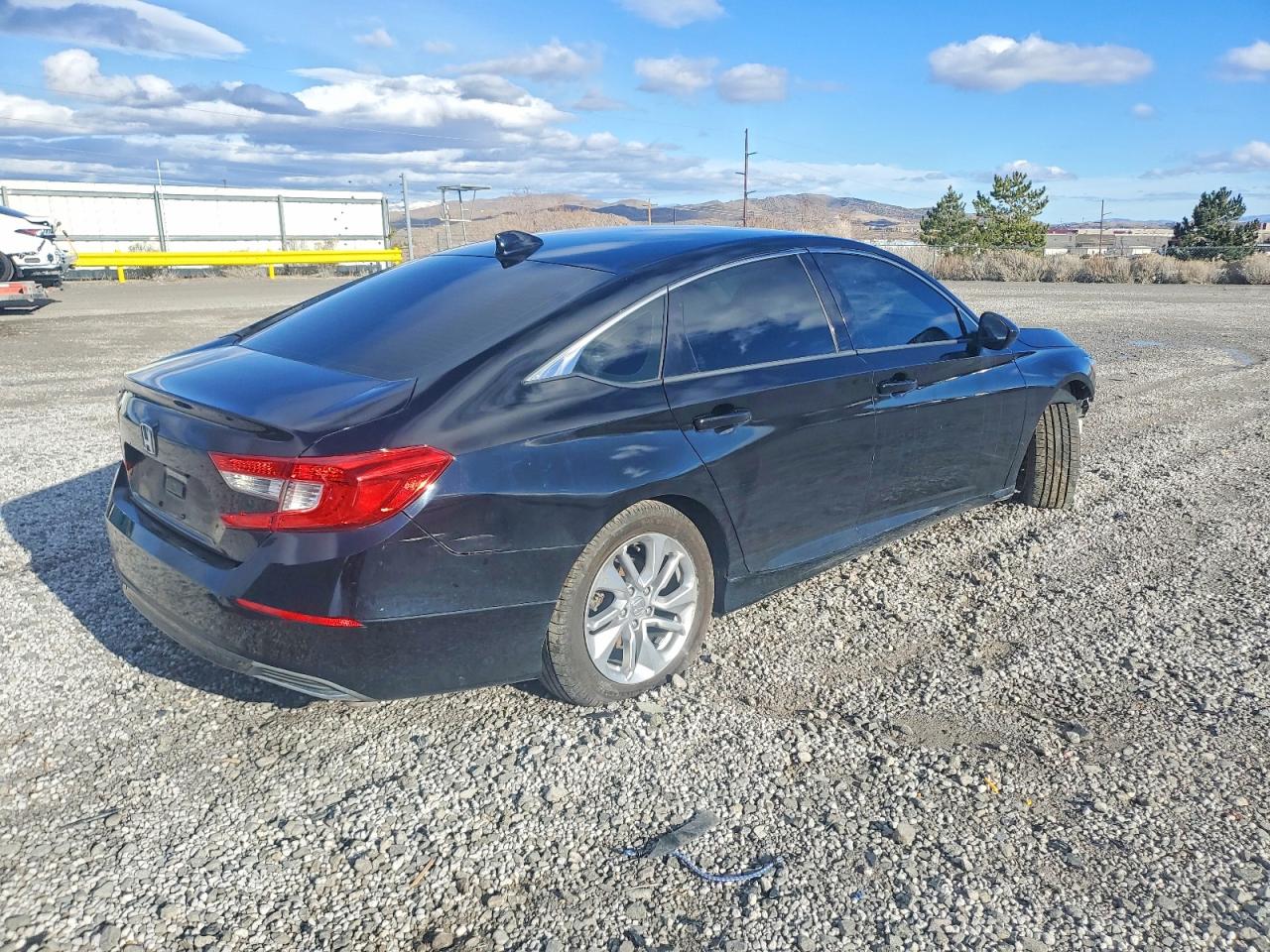 2018 HONDA ACCORD LX photo 3