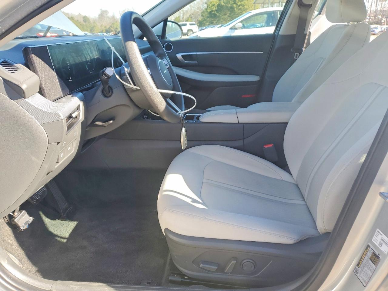 2025 HYUNDAI SONATA SEL photo 7
