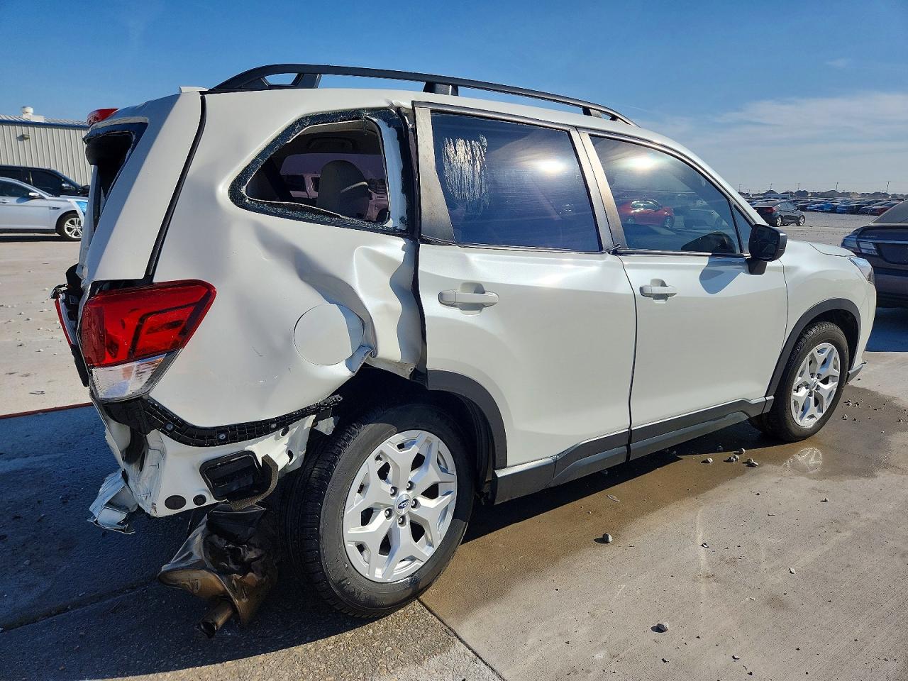 2022 SUBARU FORESTER photo 3
