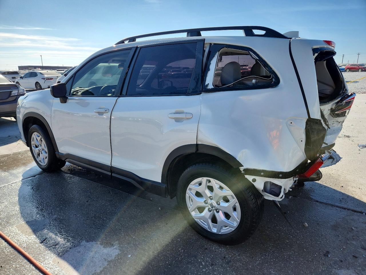 2022 SUBARU FORESTER photo 2