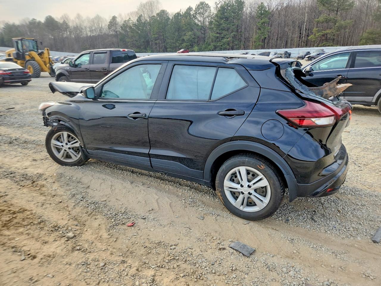 2022 NISSAN KICKS S photo 2