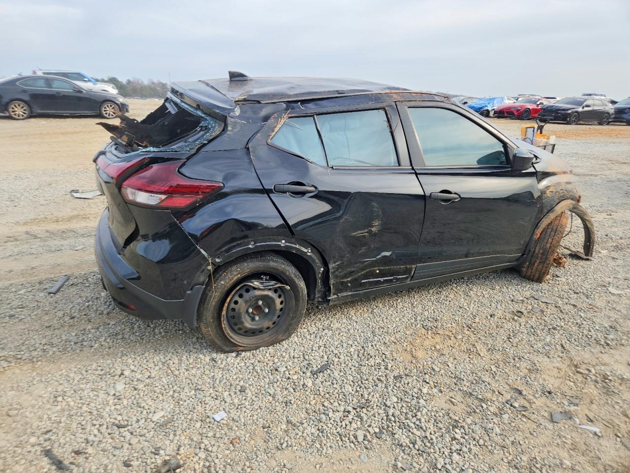 2022 NISSAN KICKS S photo 3