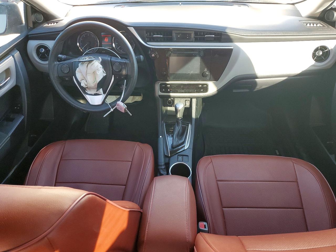 2018 TOYOTA COROLLA L photo 8
