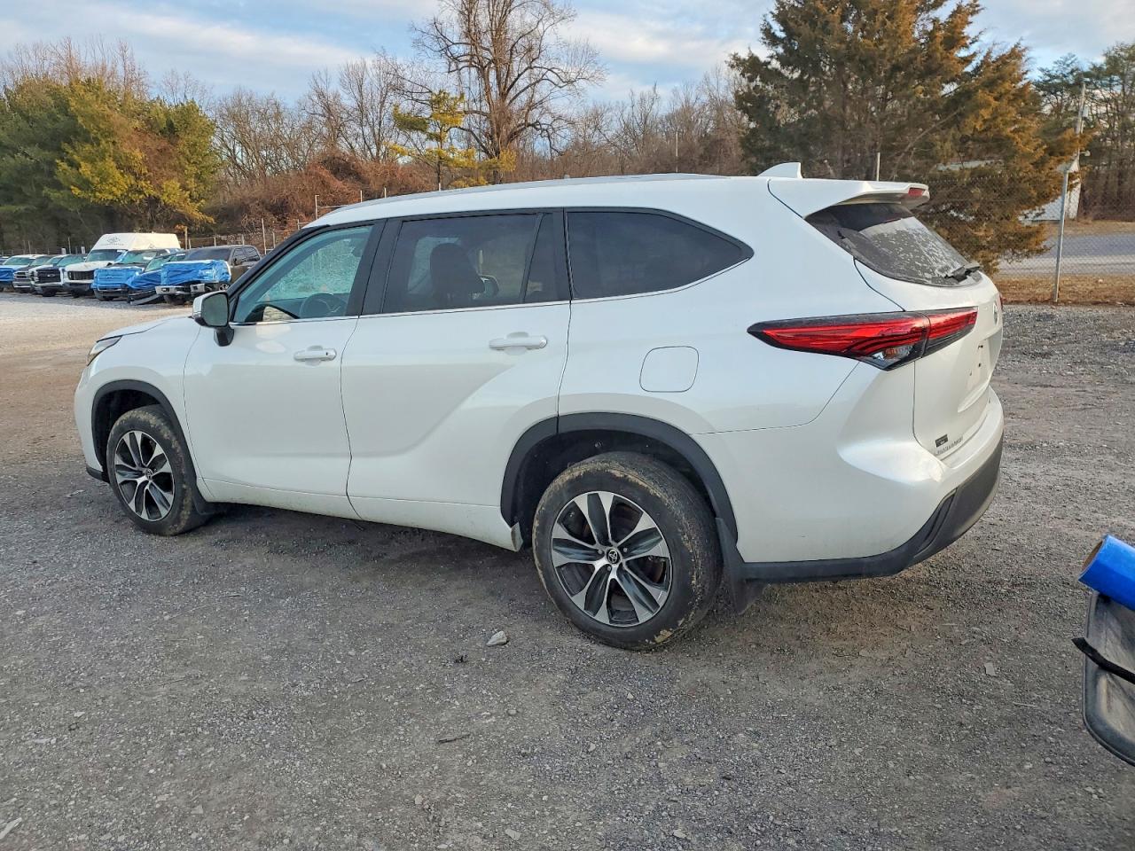 2023 TOYOTA HIGHLANDER L photo 2