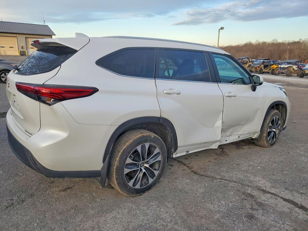 2023 TOYOTA HIGHLANDER L photo 3