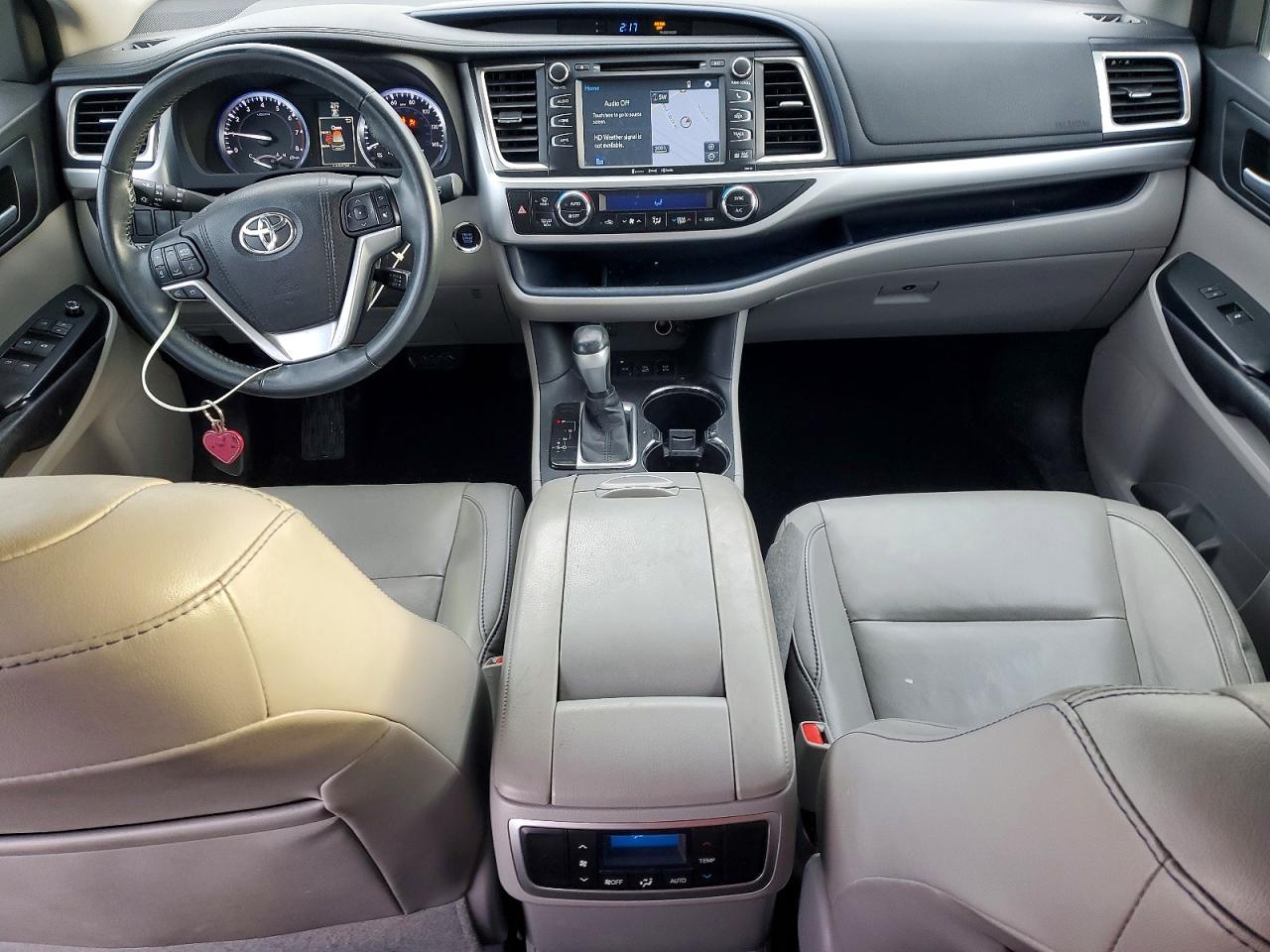 2016 TOYOTA HIGHLANDER XLE photo 8