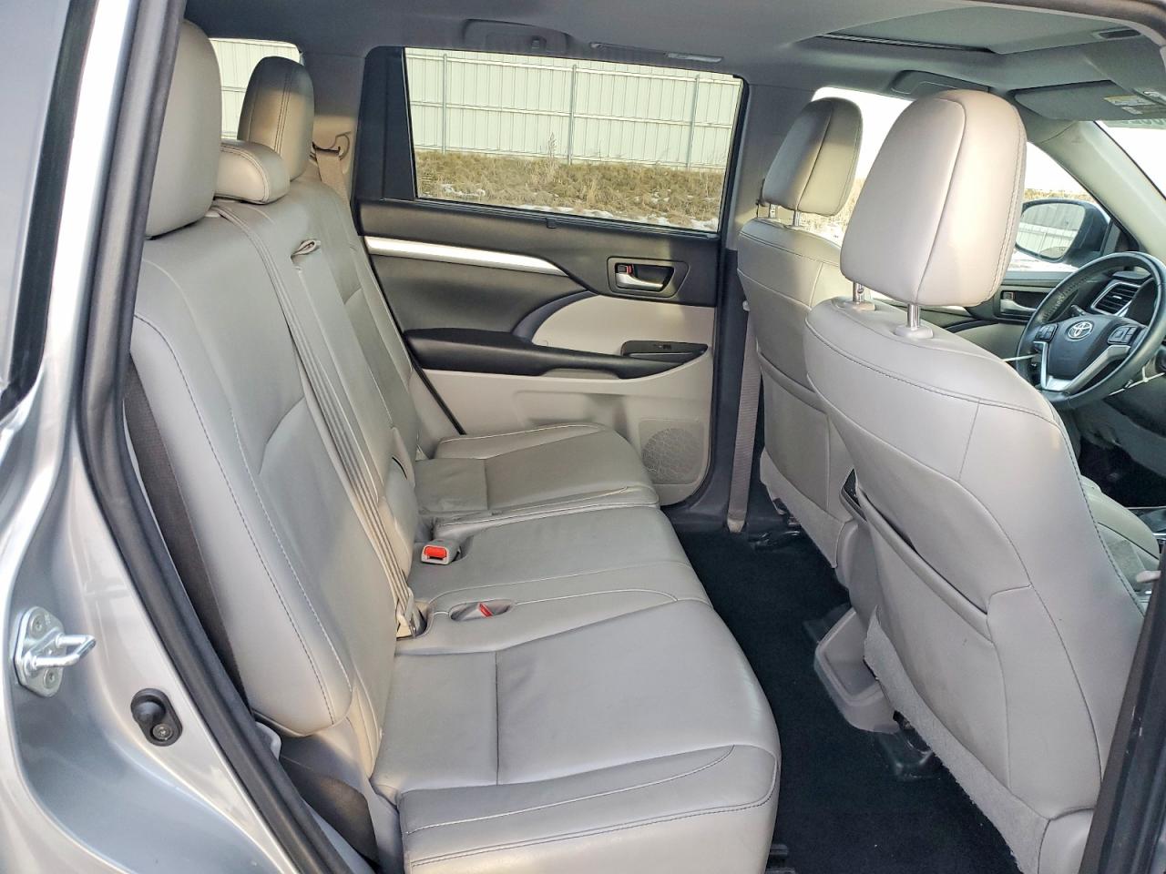 2016 TOYOTA HIGHLANDER XLE photo 11