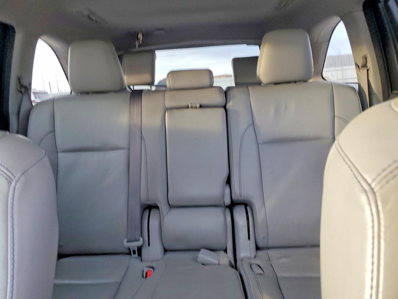 2016 TOYOTA HIGHLANDER XLE photo 10
