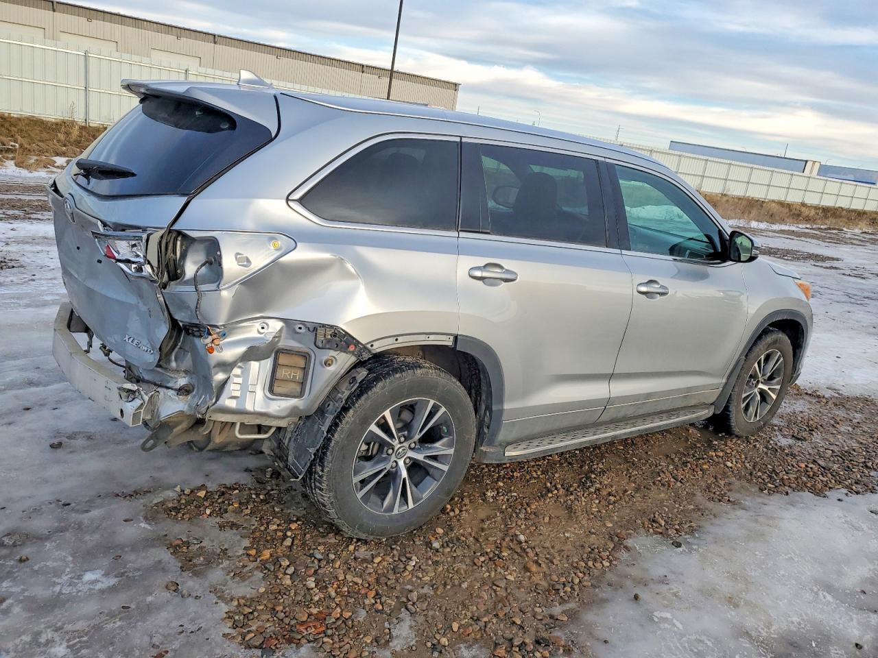 2016 TOYOTA HIGHLANDER XLE photo 3