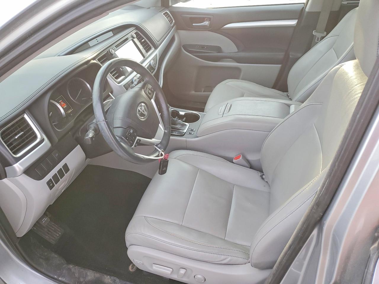 2016 TOYOTA HIGHLANDER XLE photo 7