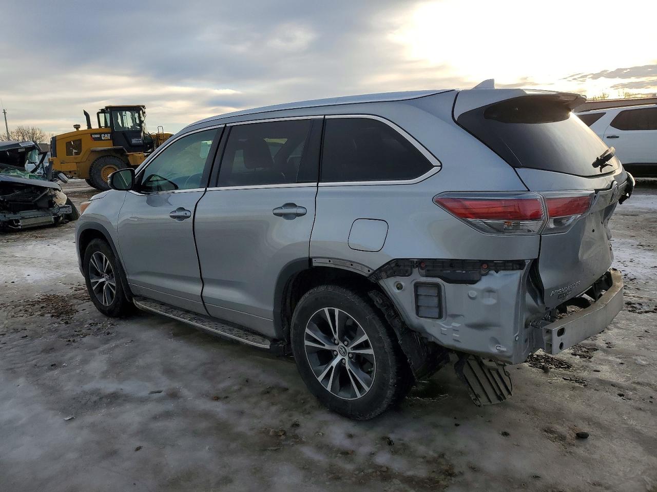 2016 TOYOTA HIGHLANDER XLE photo 2