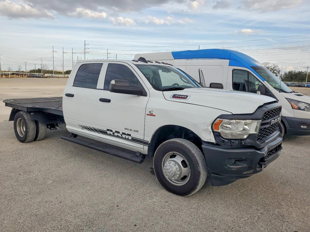 2022 RAM 3500 FLATBED TRUCK photo 4