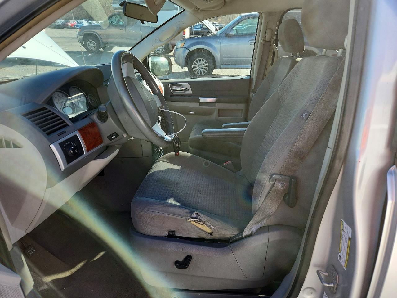 2008 CHRYSLER TOWN & COUNTRY TOURING photo 7