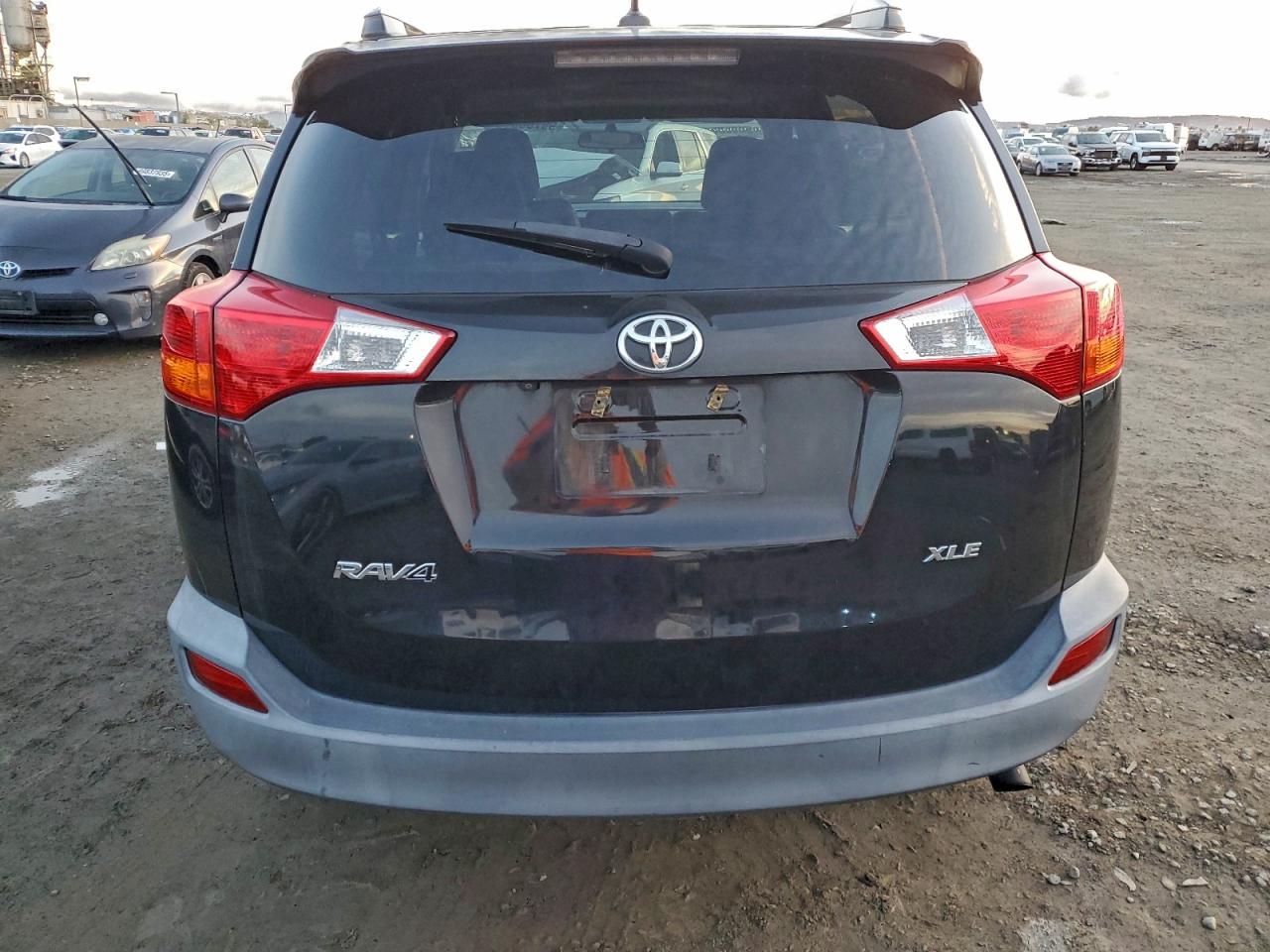 2014 TOYOTA RAV4 XLE photo 6