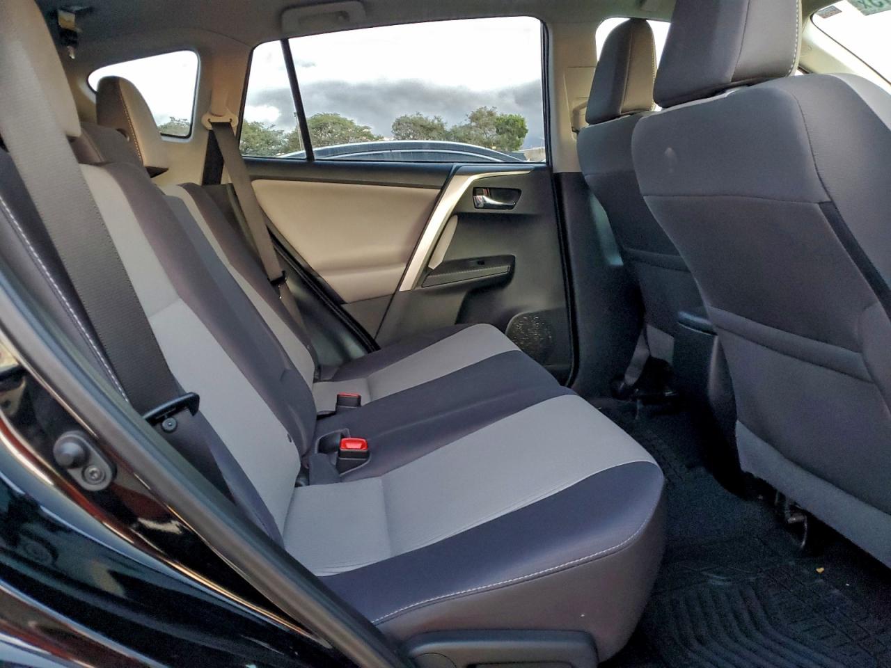 2014 TOYOTA RAV4 XLE photo 11
