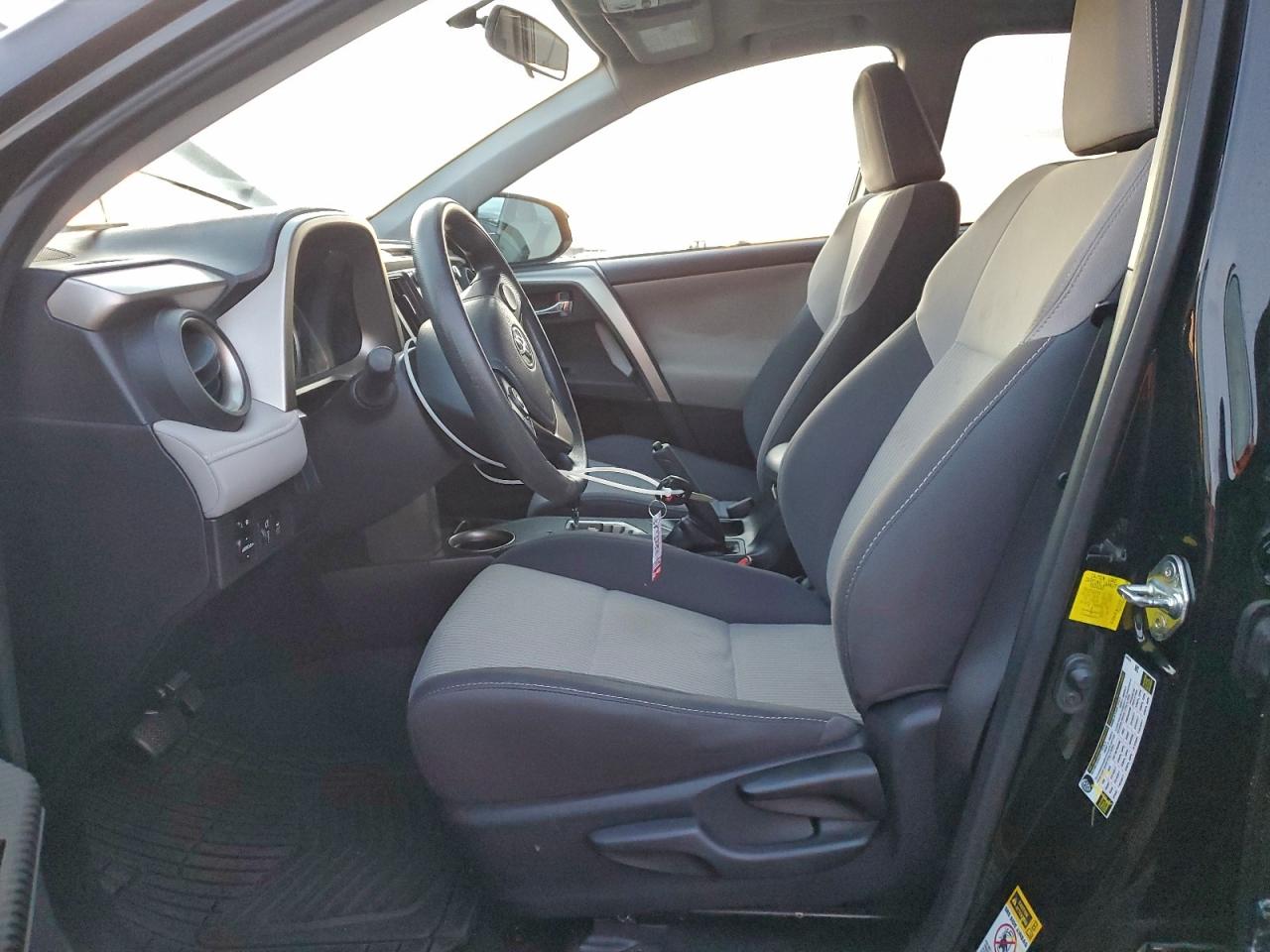 2014 TOYOTA RAV4 XLE photo 7
