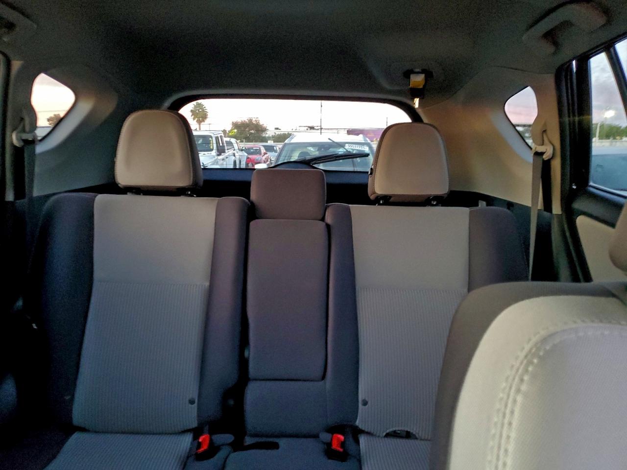 2014 TOYOTA RAV4 XLE photo 10