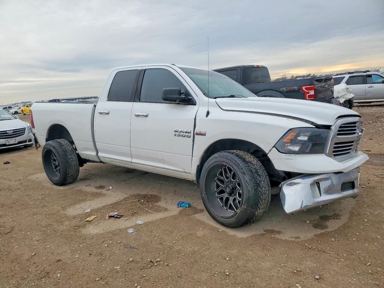 2014 RAM 1500 SLT photo 4