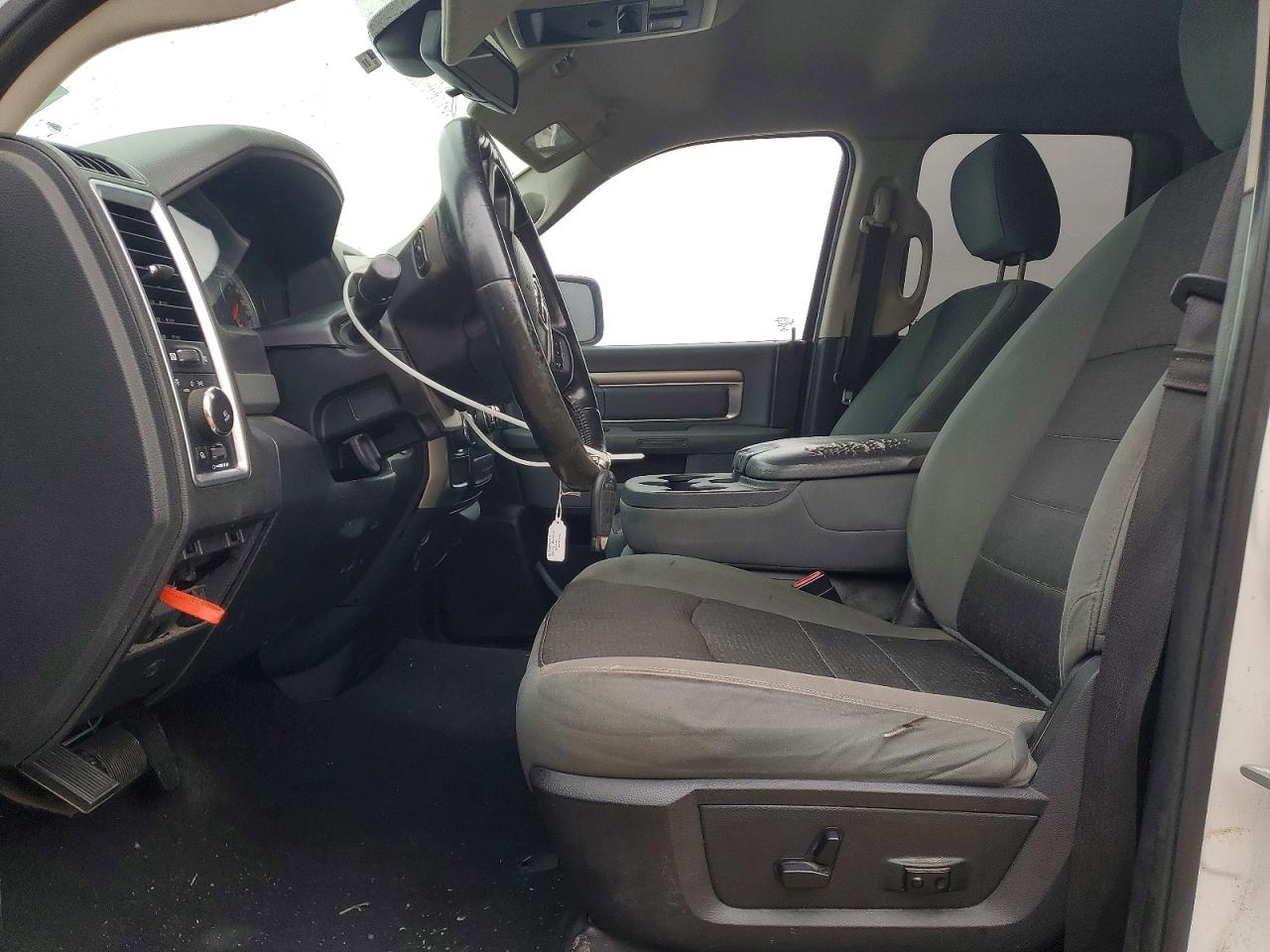 2014 RAM 1500 SLT photo 7