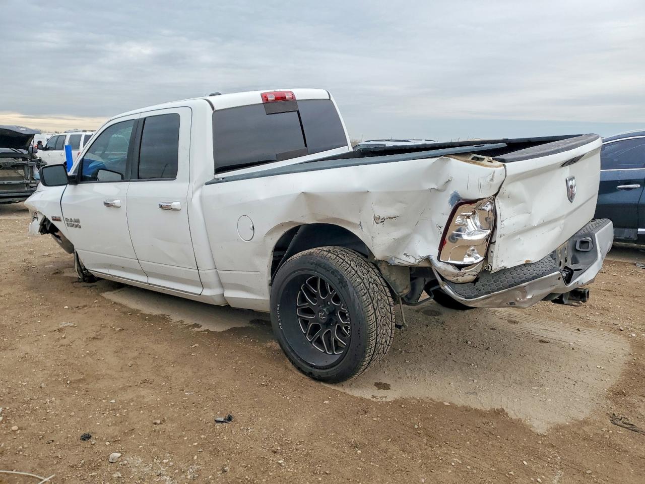 2014 RAM 1500 SLT photo 2