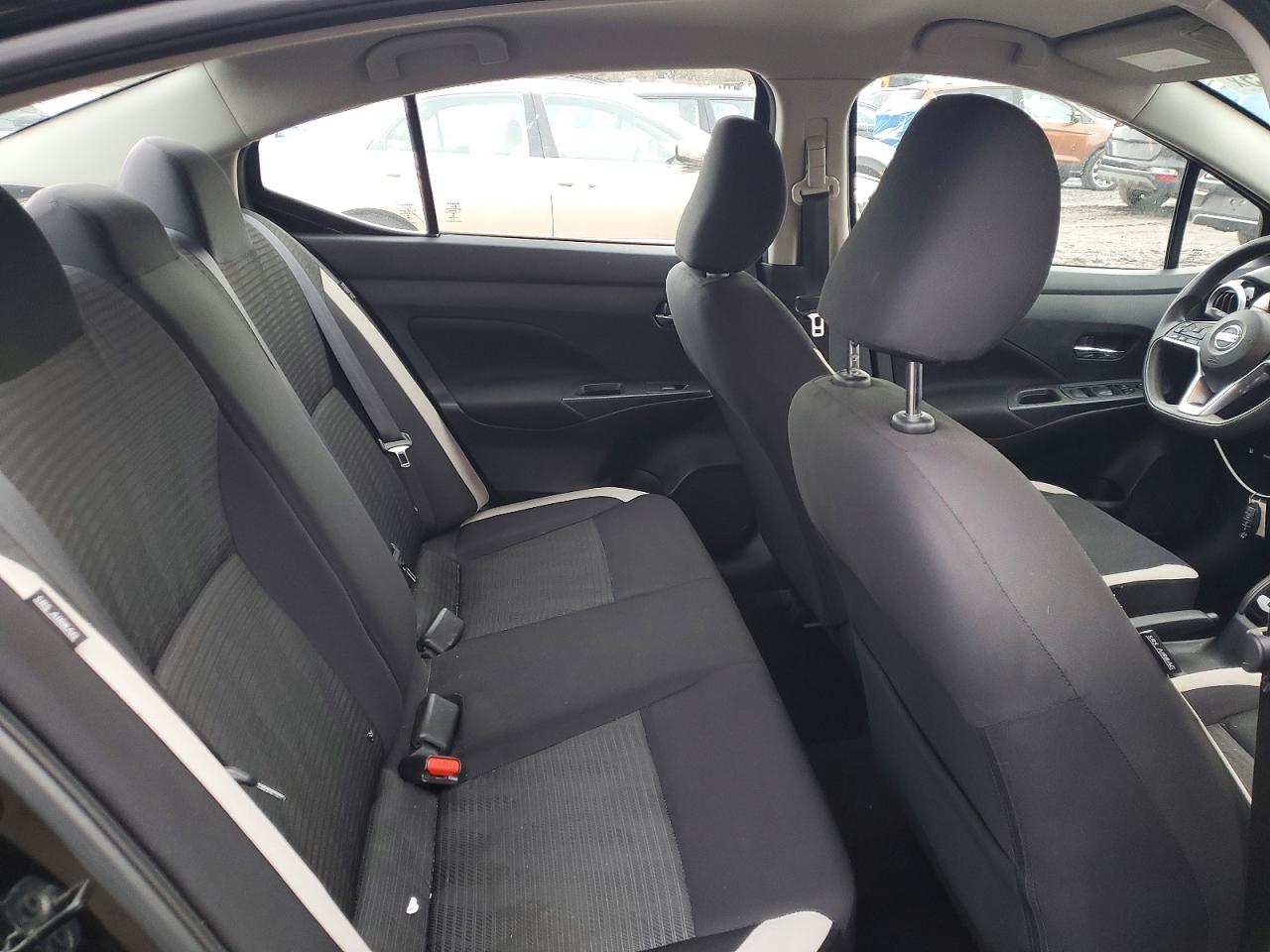 2021 NISSAN VERSA SV photo 10