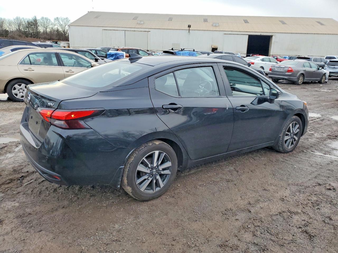 2021 NISSAN VERSA SV photo 3