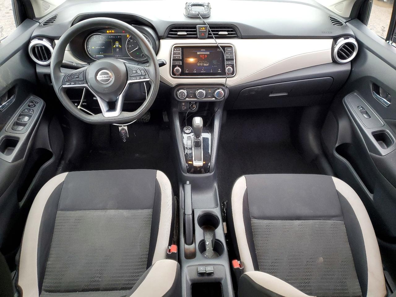2021 NISSAN VERSA SV photo 8
