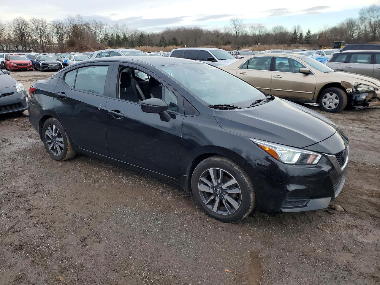 2021 NISSAN VERSA SV photo 4