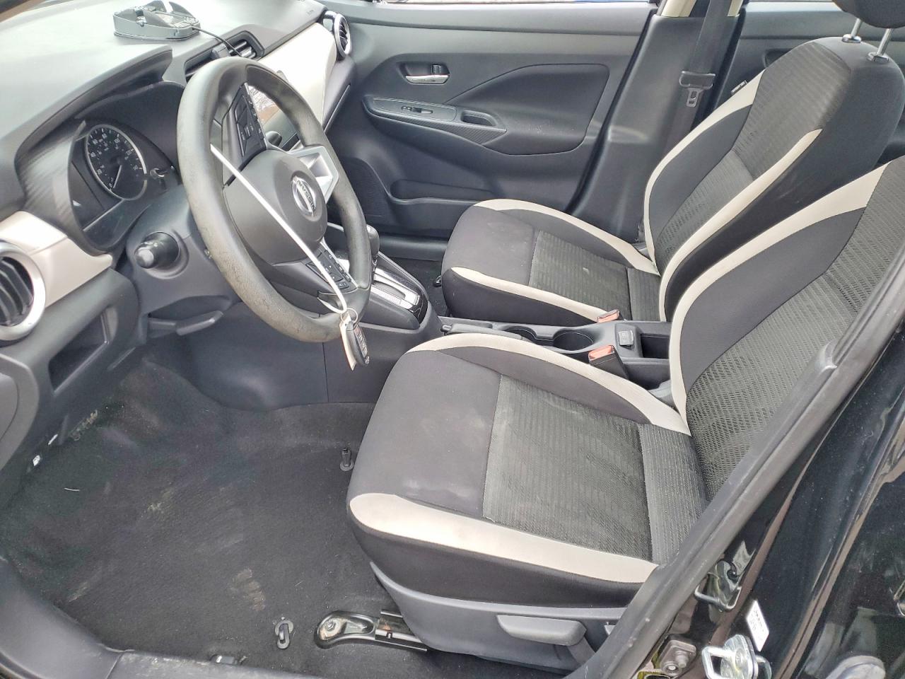 2021 NISSAN VERSA SV photo 7