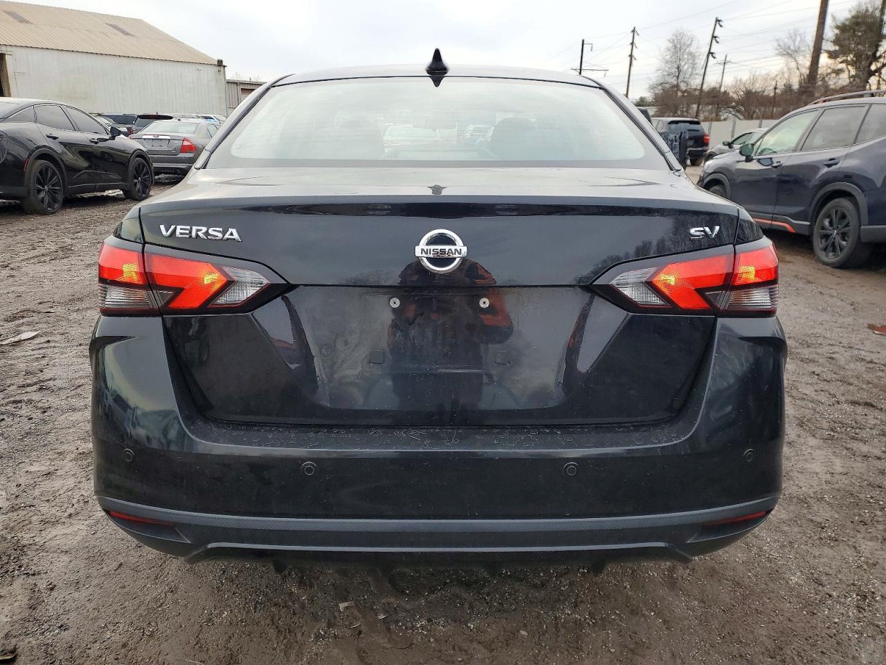 2021 NISSAN VERSA SV photo 6
