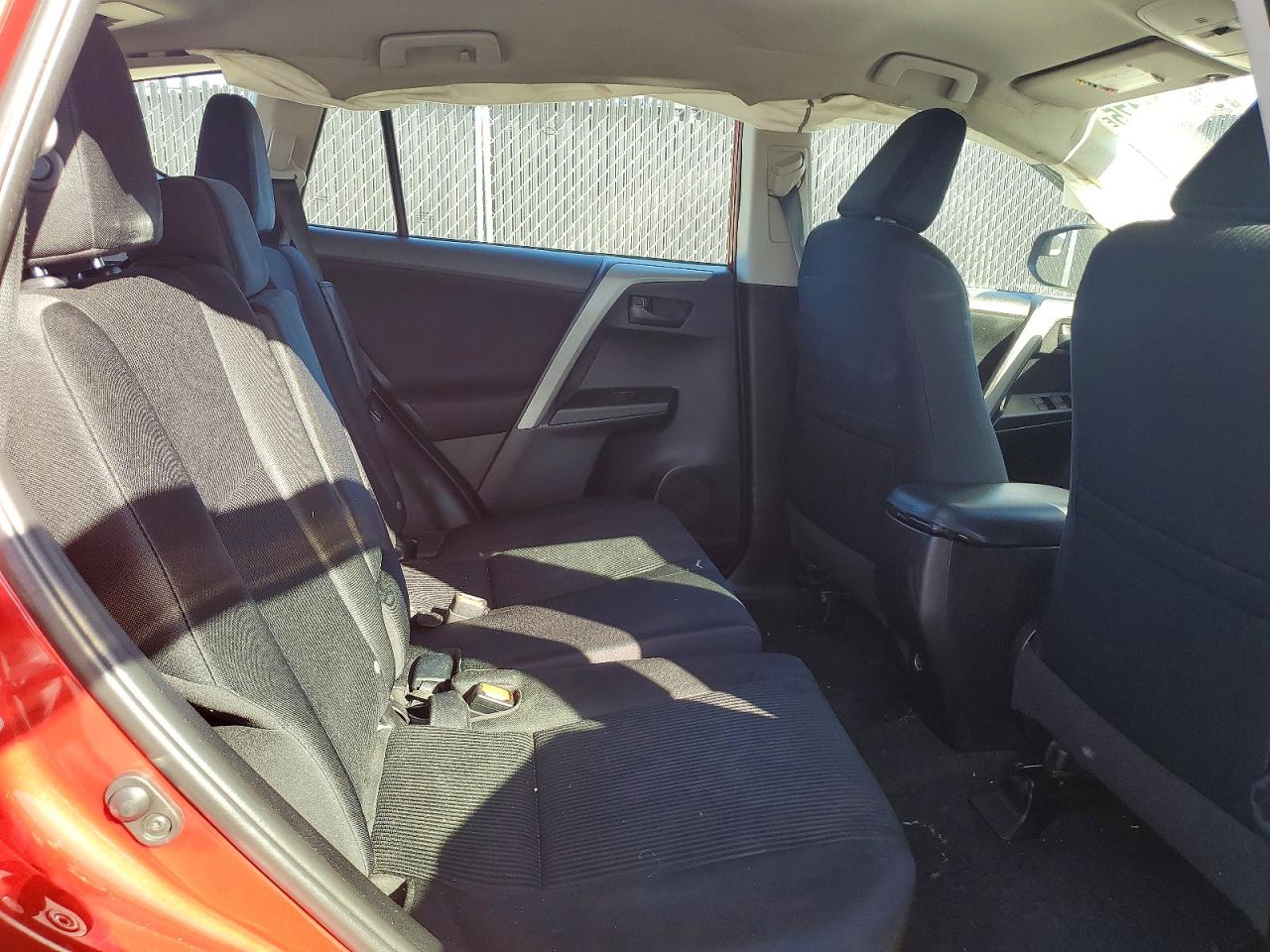 2016 TOYOTA RAV4 LE photo 11