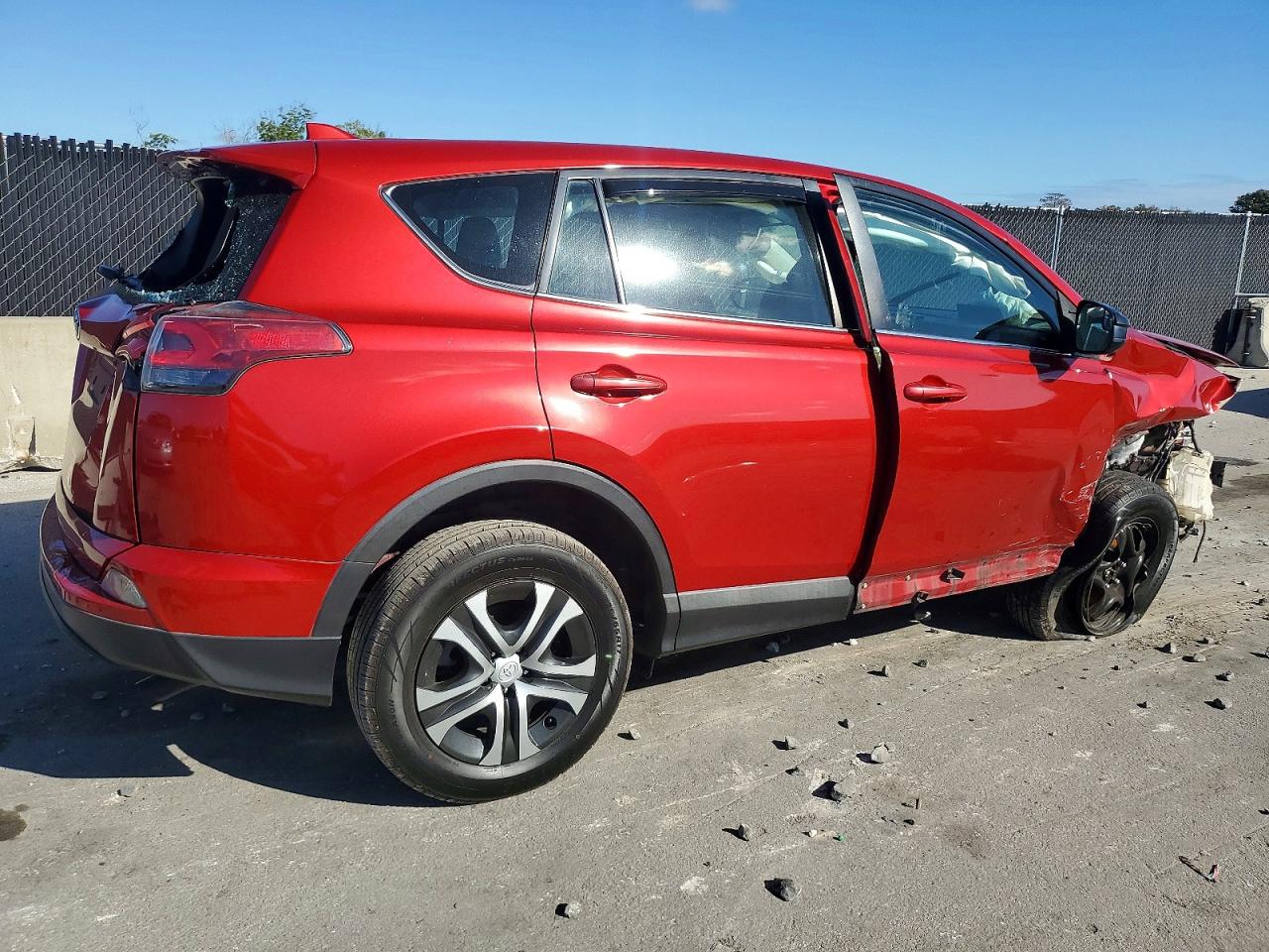 2016 TOYOTA RAV4 LE photo 3