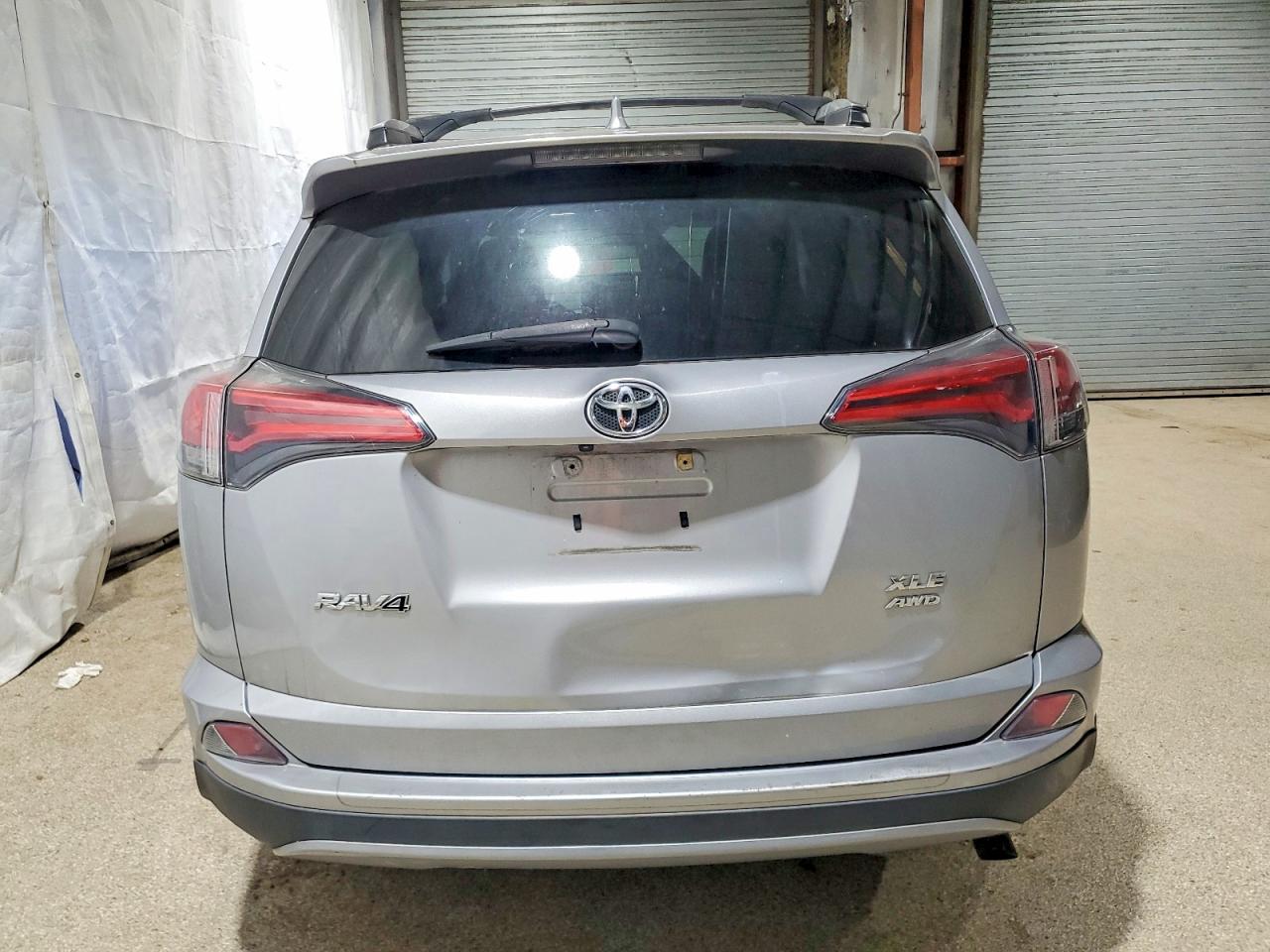 2017 TOYOTA RAV4 XLE photo 6
