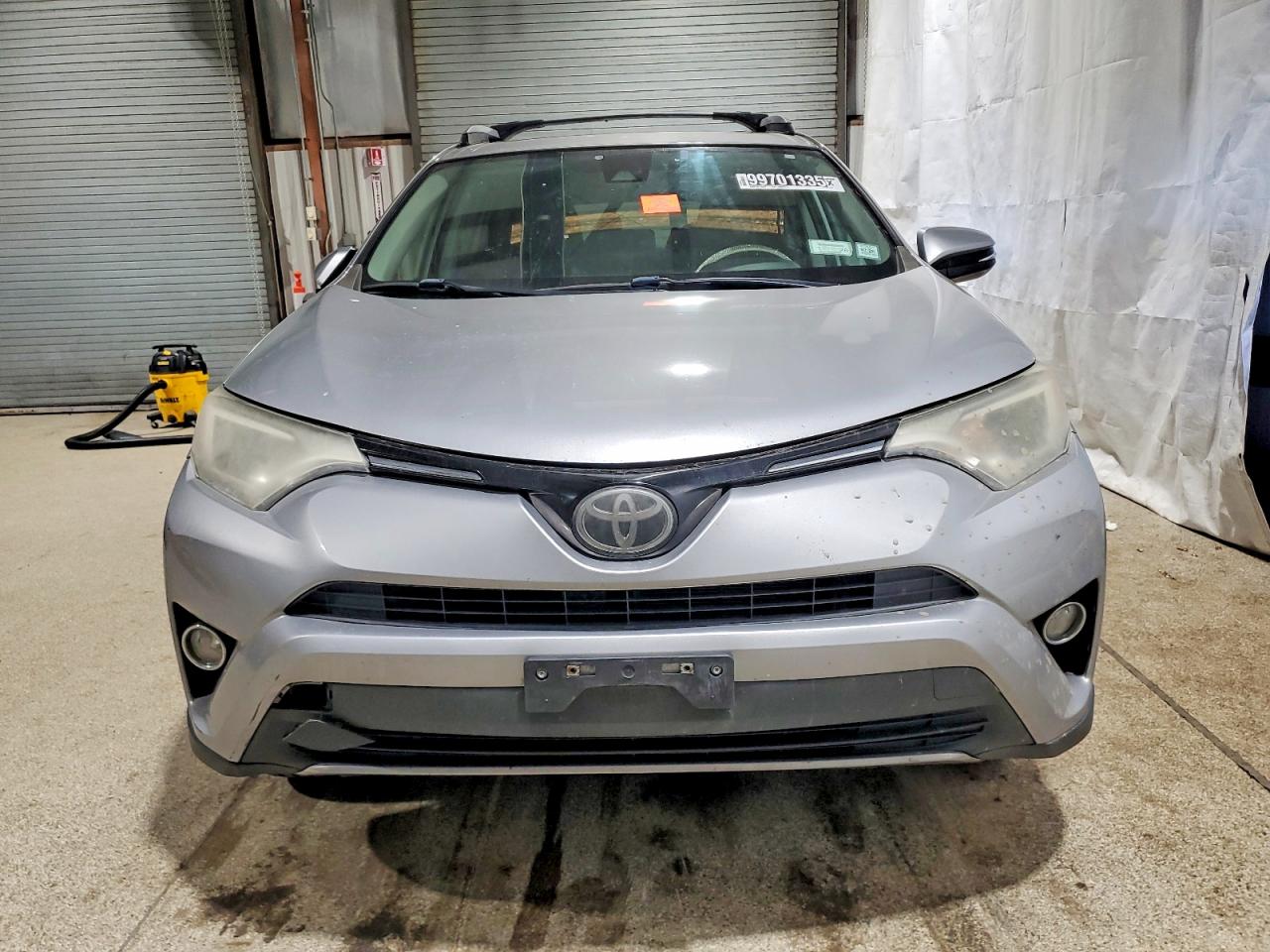 2017 TOYOTA RAV4 XLE photo 5
