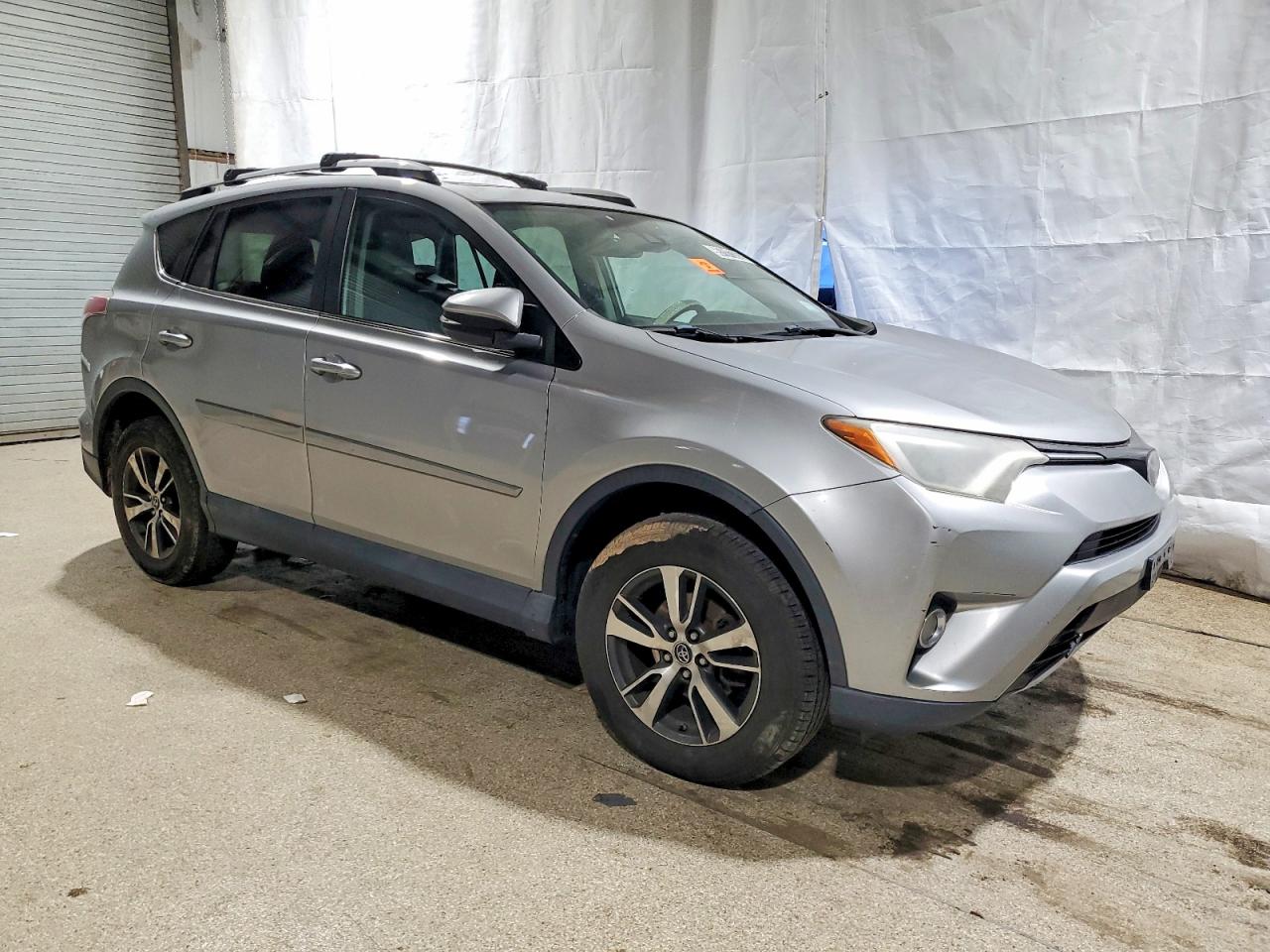 2017 TOYOTA RAV4 XLE photo 4
