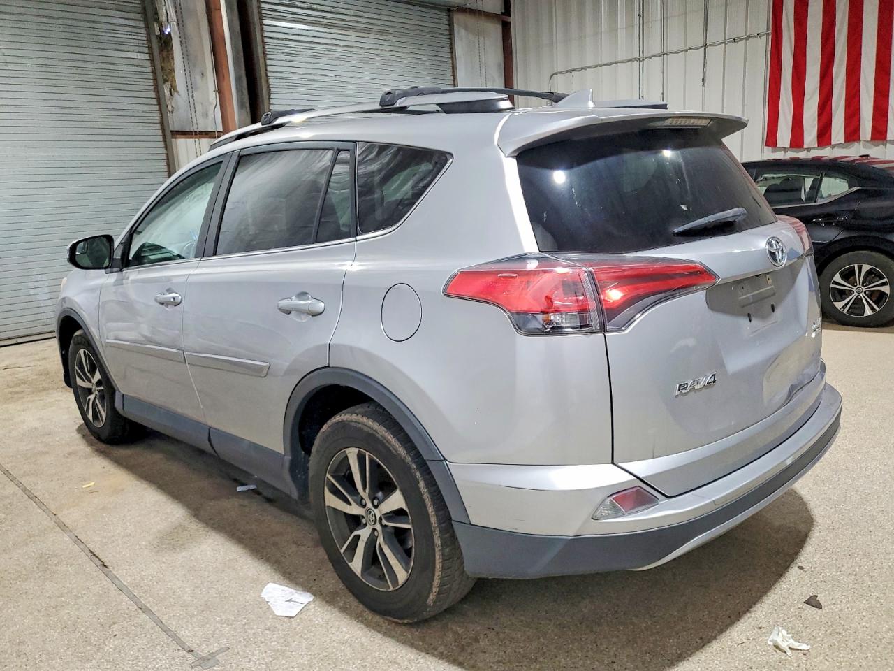 2017 TOYOTA RAV4 XLE photo 2