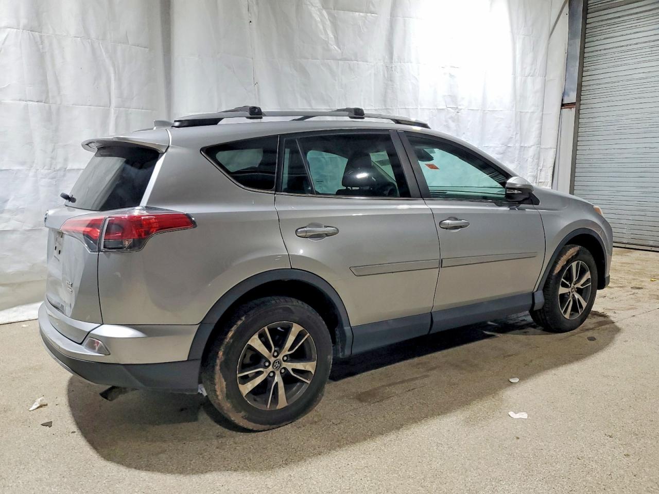2017 TOYOTA RAV4 XLE photo 3
