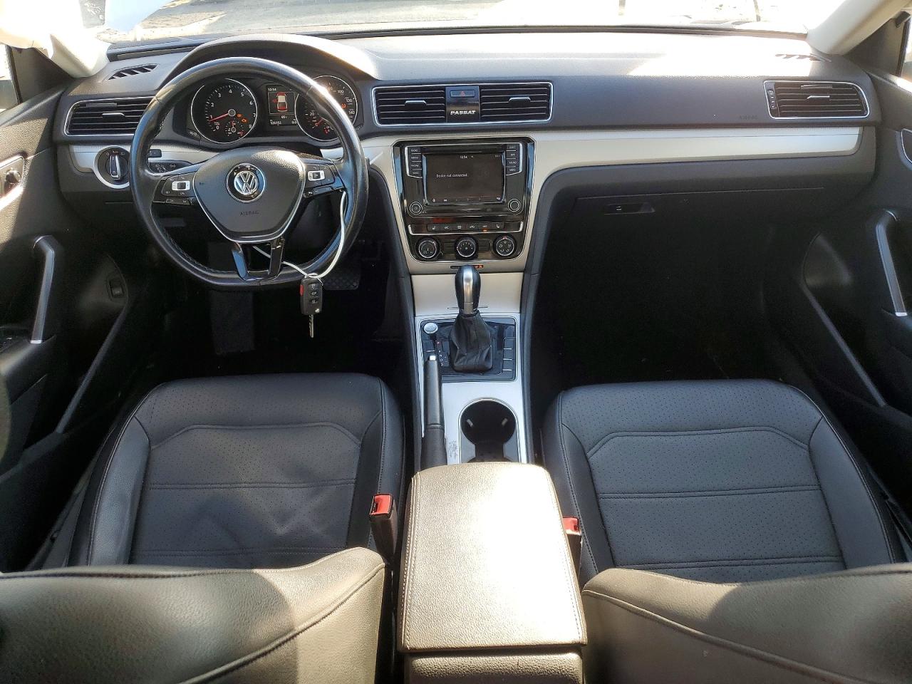 2019 VOLKSWAGEN PASSAT photo 22