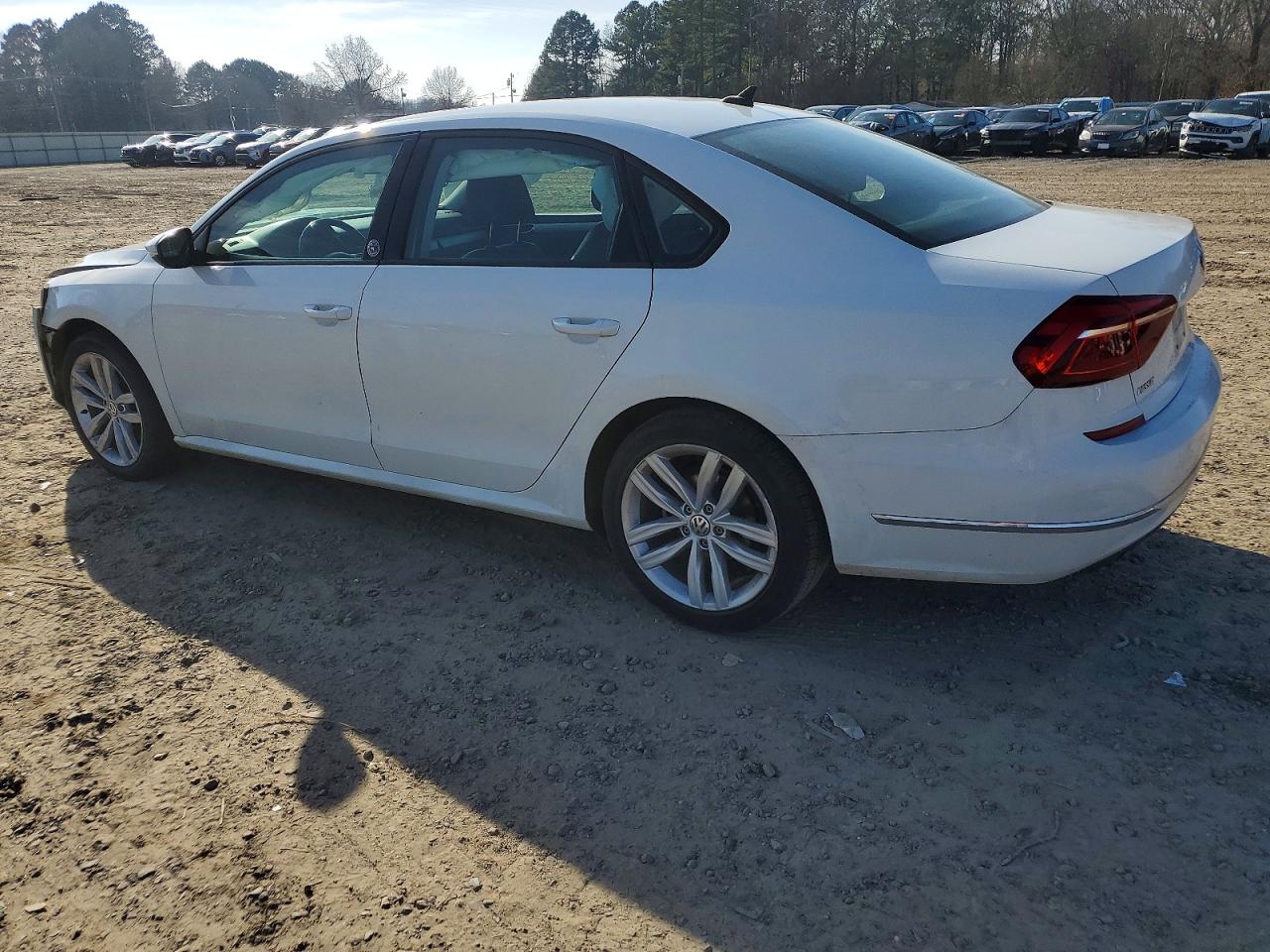 2019 VOLKSWAGEN PASSAT photo 4