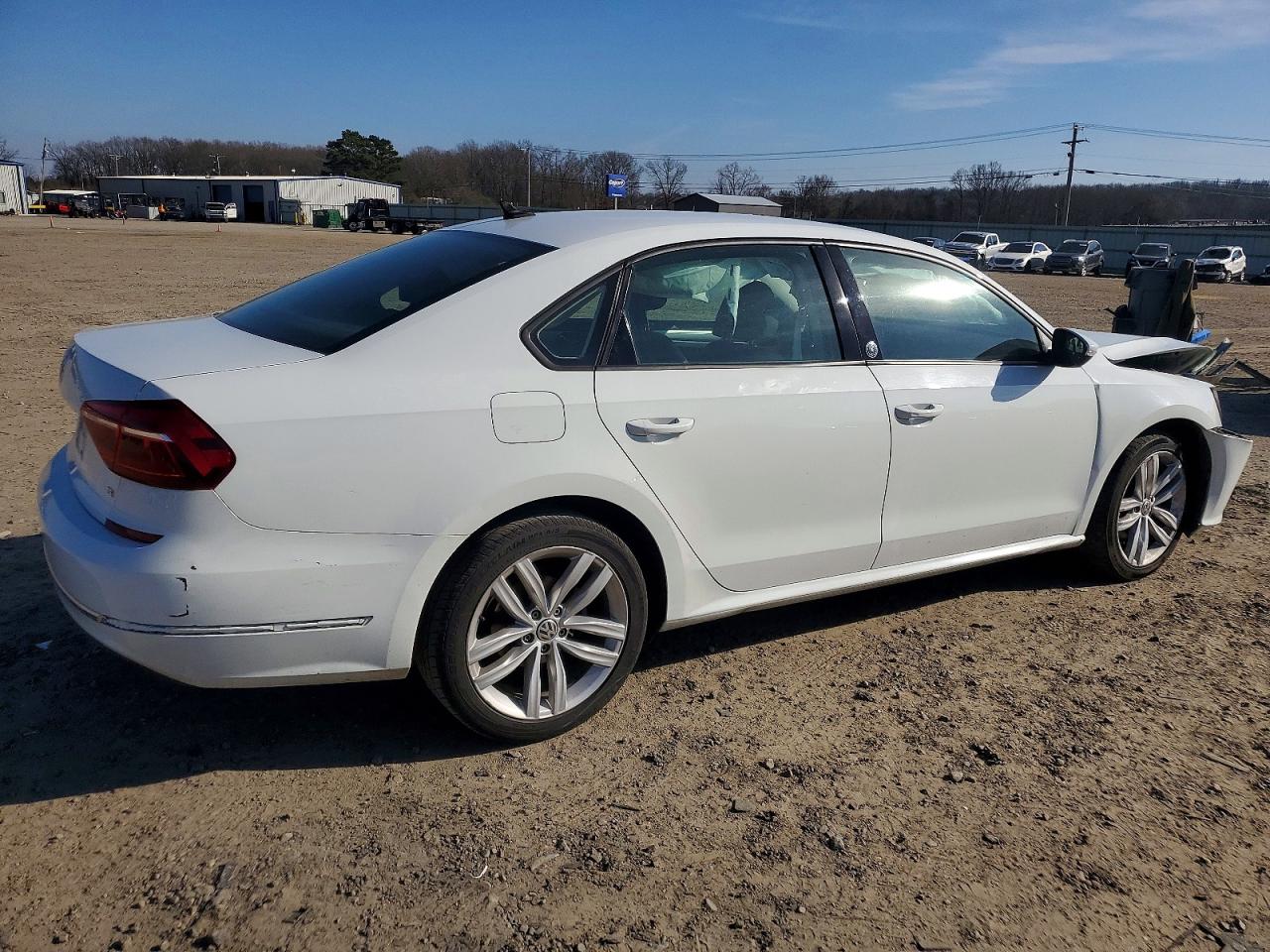 2019 VOLKSWAGEN PASSAT photo 7