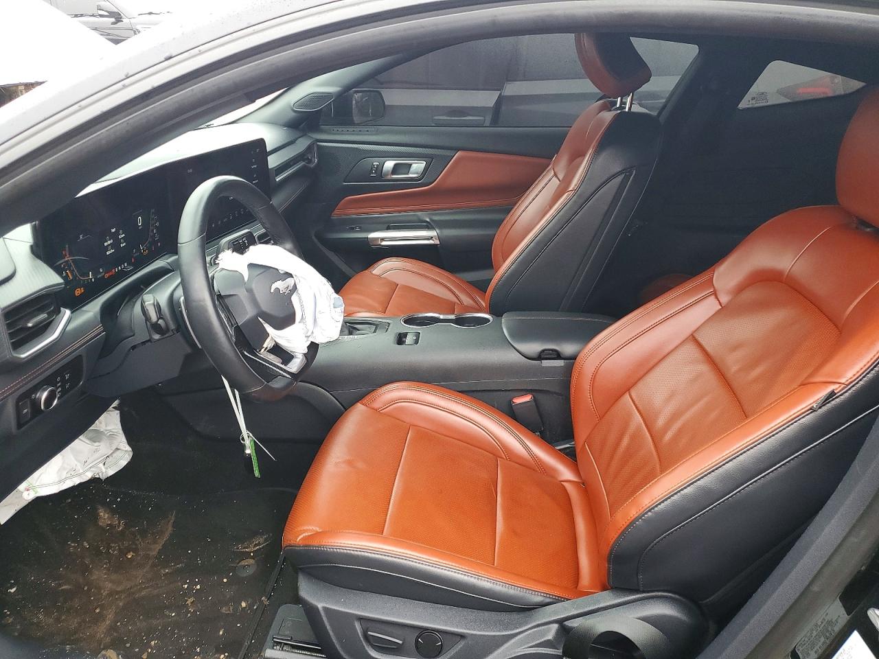 2024 FORD MUSTANG GT photo 13