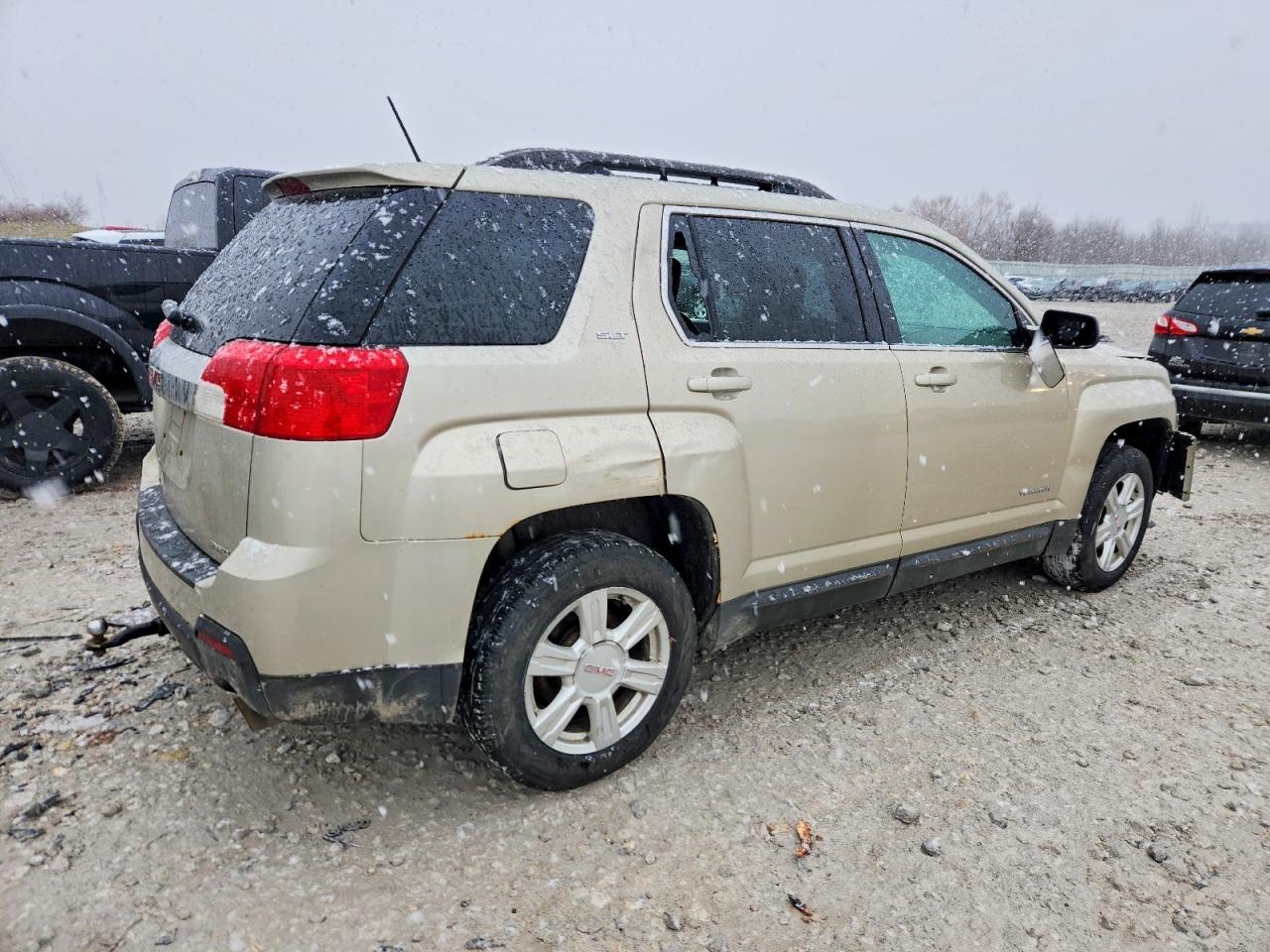 2015 GMC TERRAIN SLT photo 3