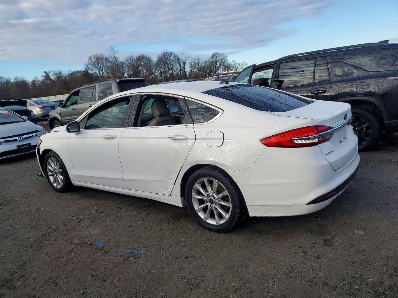 2017 FORD FUSION SE photo 2