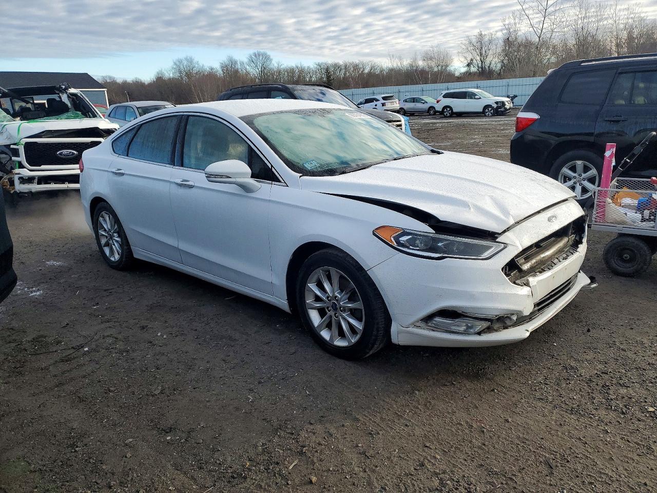 2017 FORD FUSION SE photo 4